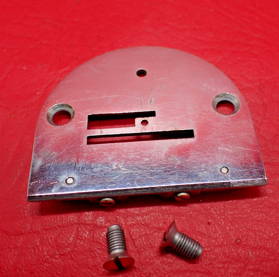 Vintage 1941 SINGER 221 Featherweight Sewing Machine Needle Plate