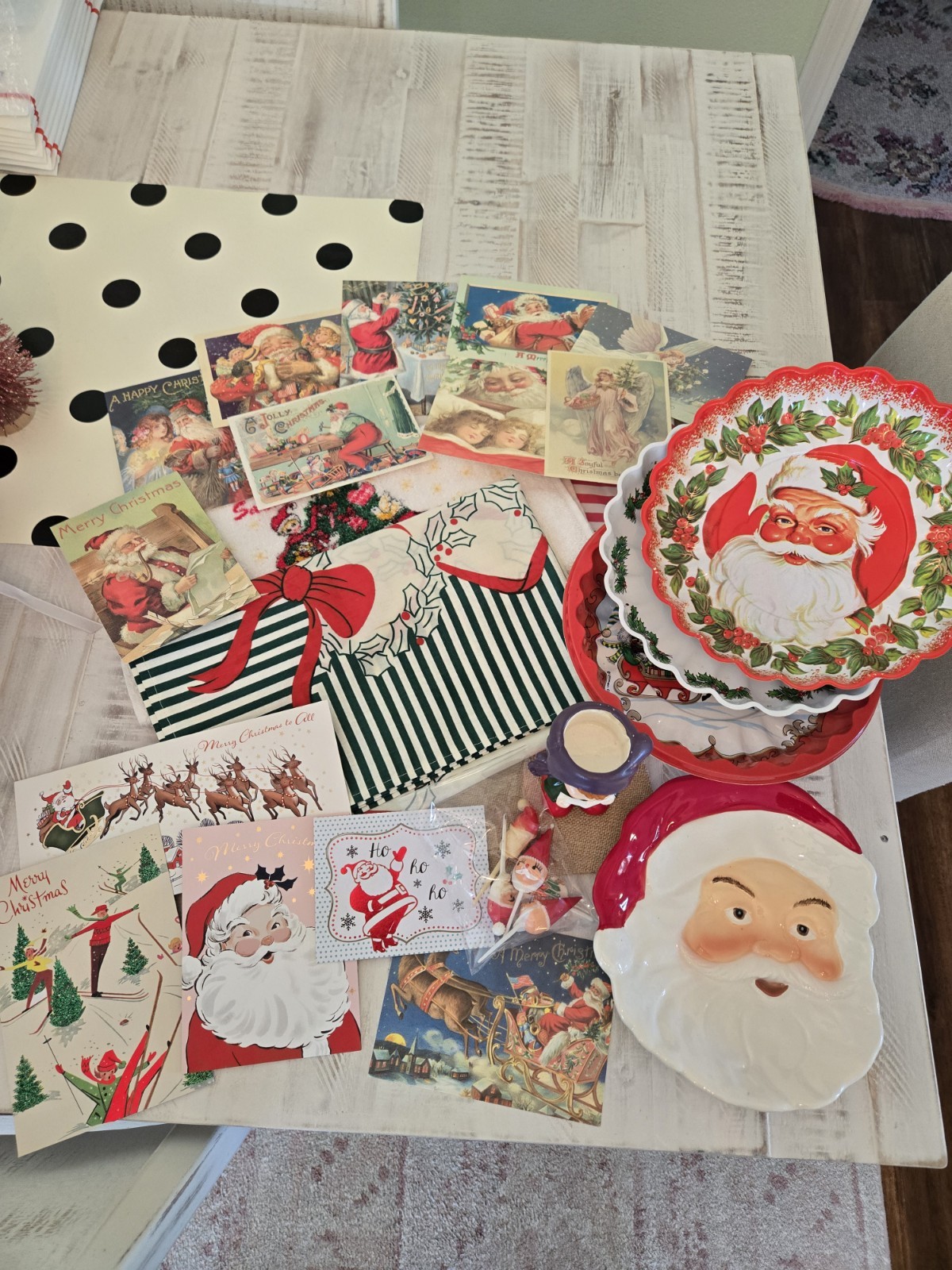 Large Lot Of Vintage/ Retro Christmas Cards Stocking Towels Santa Trays Caroler