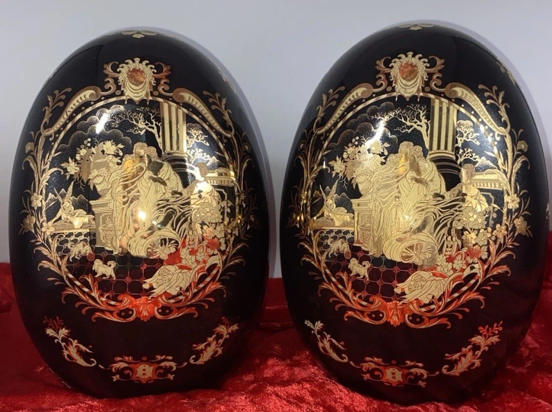 Pair of (2) LARGE VTG Chinese Porcelain Decorative Eggs Black/Gold 8.5\