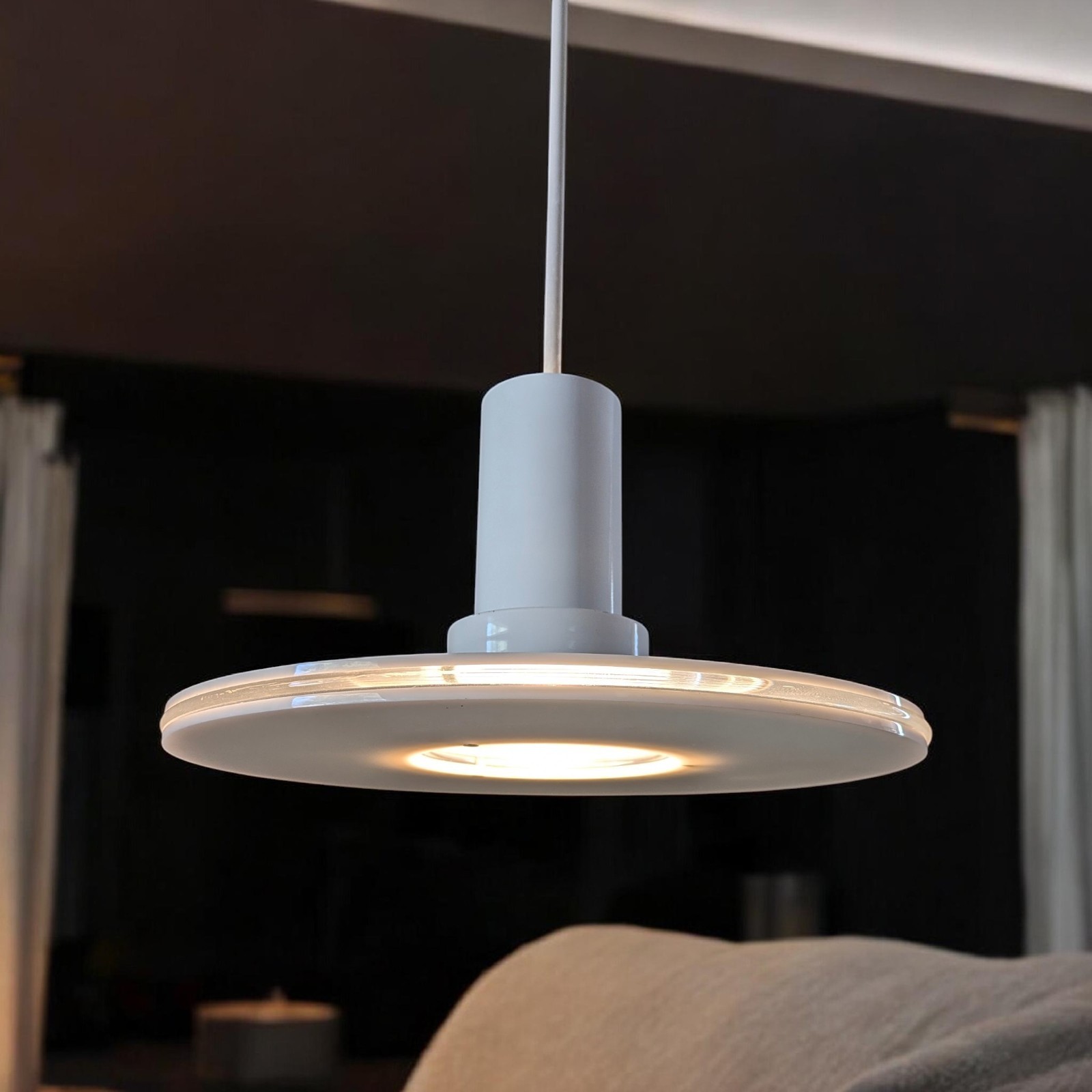 RARE VTG SIGNED FREDRICK RAMOND LUCITE WHITE ACRYLIC UFO AGE PENDANT LIGHT LAMP