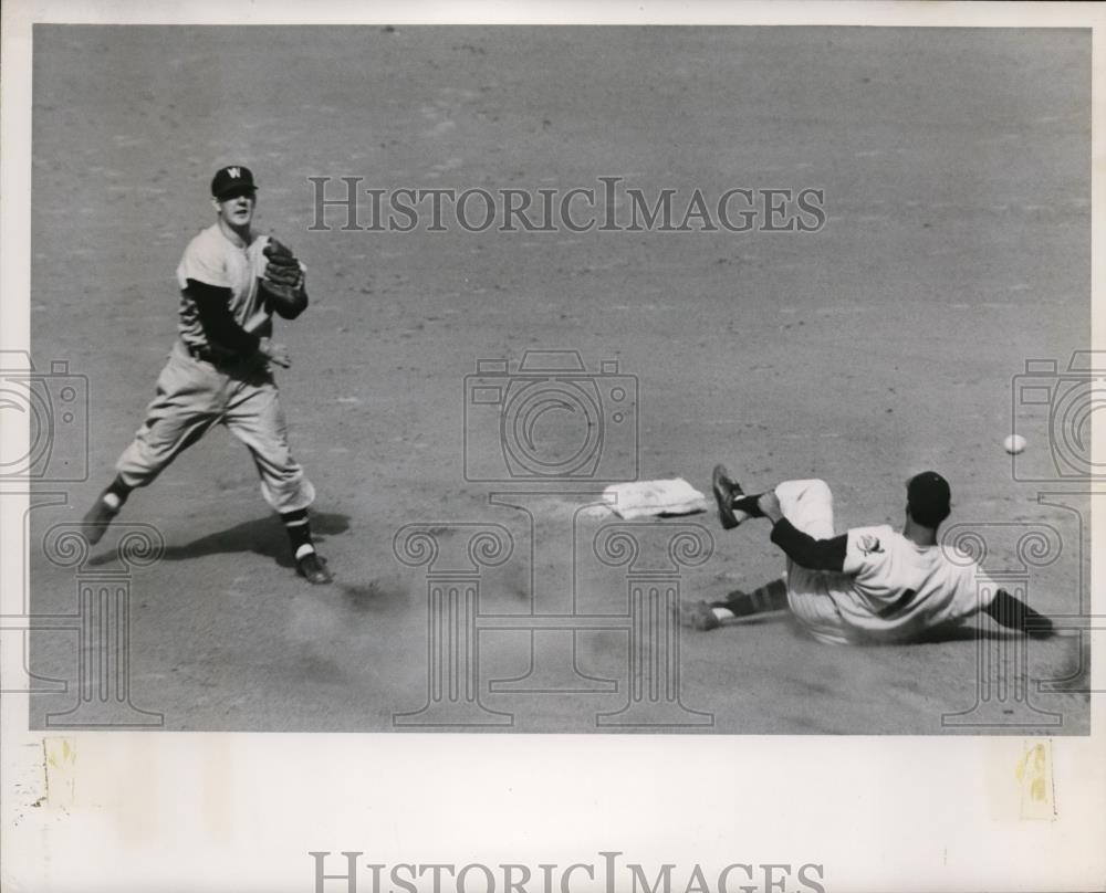 1951 Press Photo Washington Senators vs Cleveland Indians - net25568