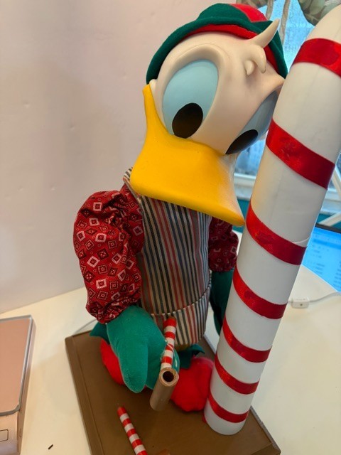 Disney Santa\'s Best Donald Duck Candy Cane Christmas Animated Moving DISPLAY 22\