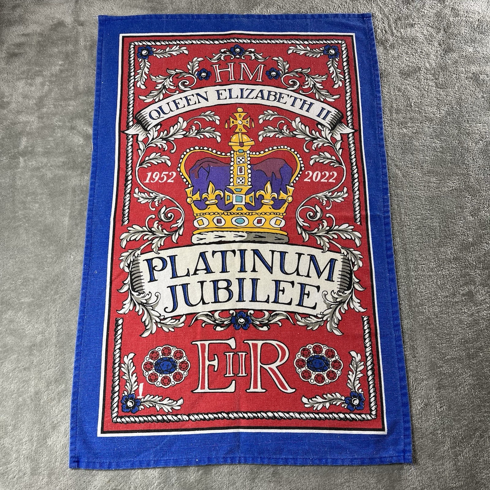 HM Queen Elizabeth II Platinum Jubilee 1952-2022 Tea Towel ER UK Royal Blue Red