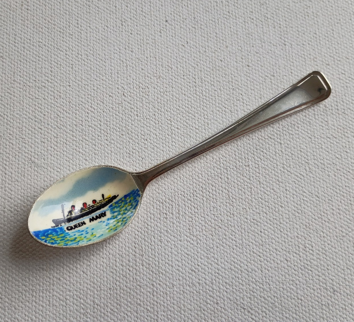 VINTAGE QUEEN MARY OCEAN LINER SHIP ENAMEL SILVERPLATE SOUVENIR SPOON