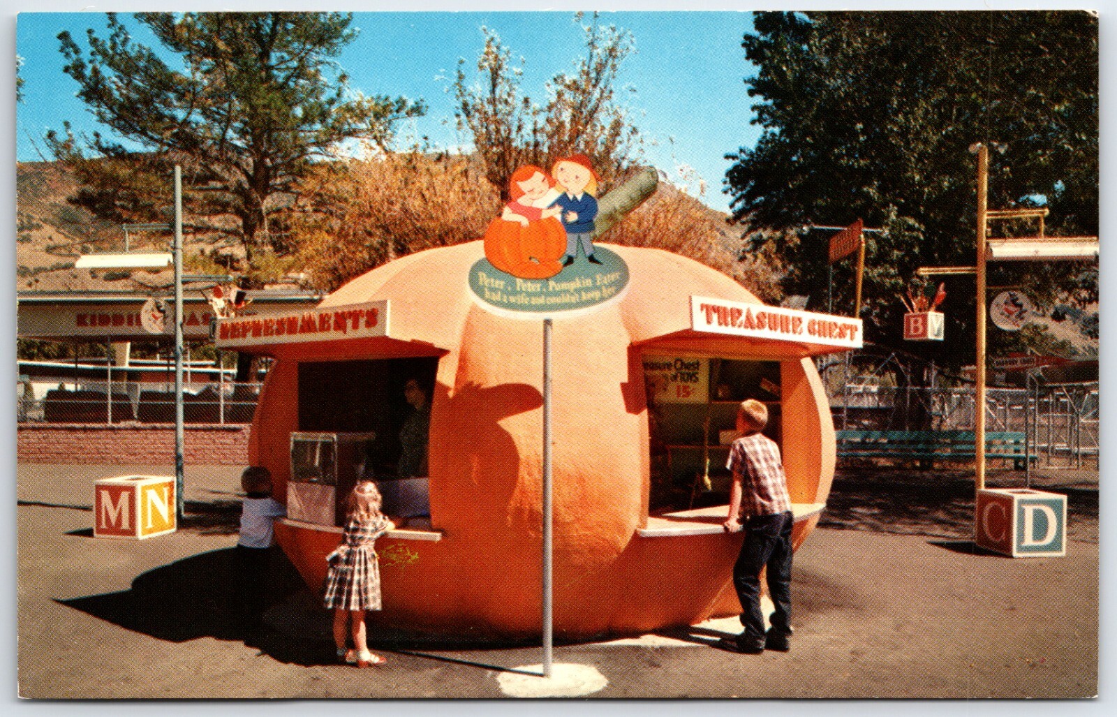 FARMINGTON, UT Utah LAGOON AMUSEMENT PARK Pumpkin Stand c1950s Postcard