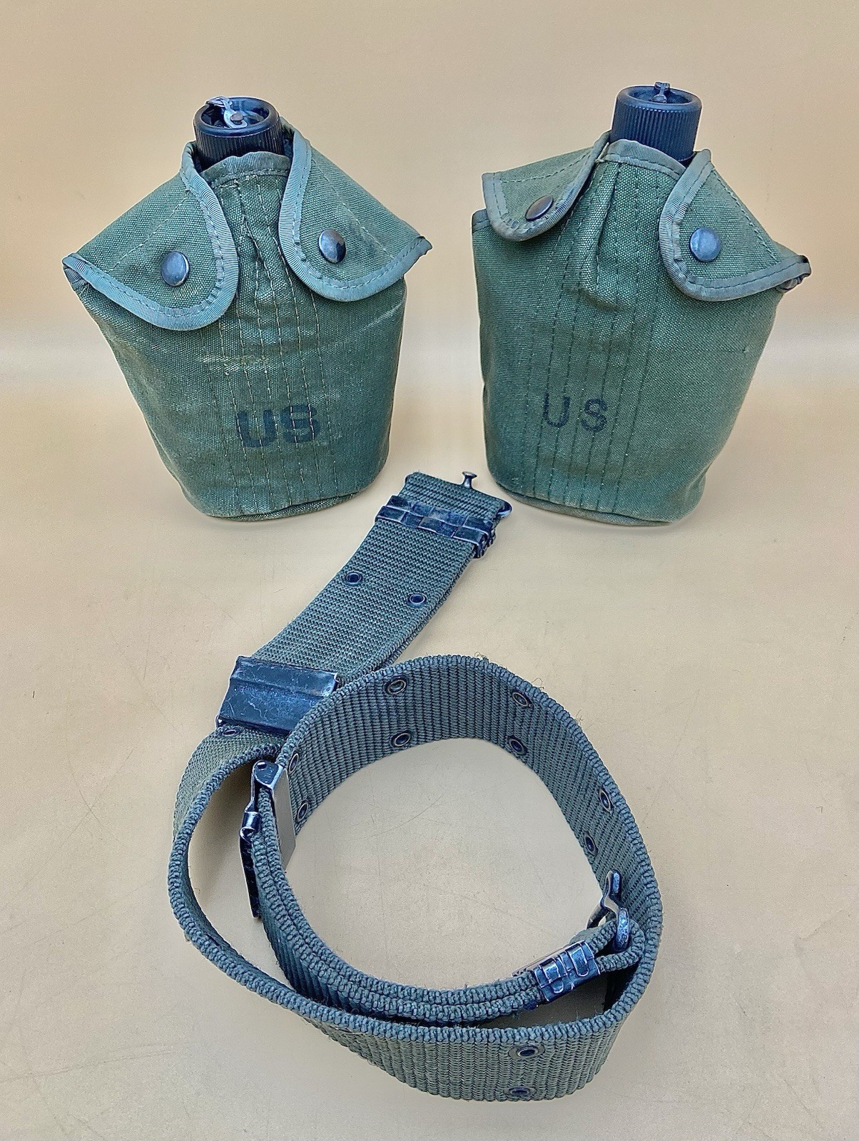 VINTAGE US MILITARY CANTEENS & BELT 1945-60’s