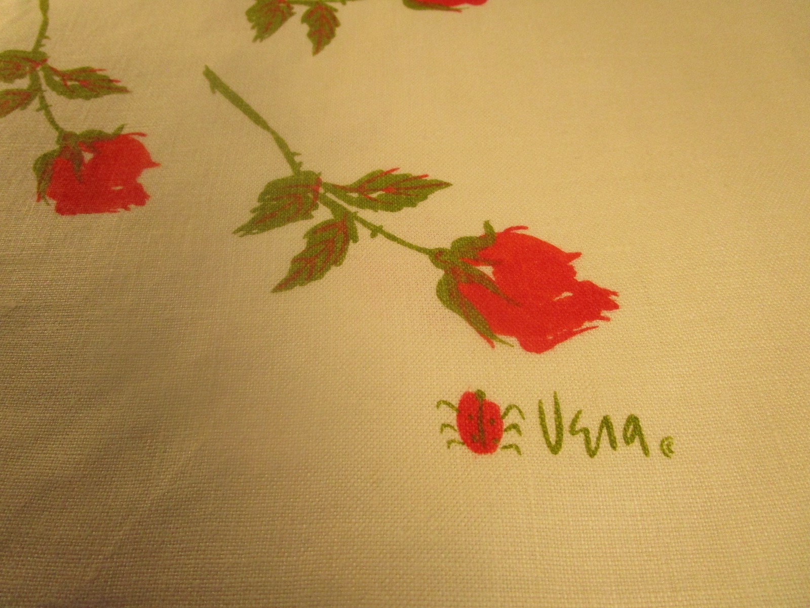 VTG. COTTON VERA 50X67 RED ROSES CLEAN WITHOUT DAMAGE