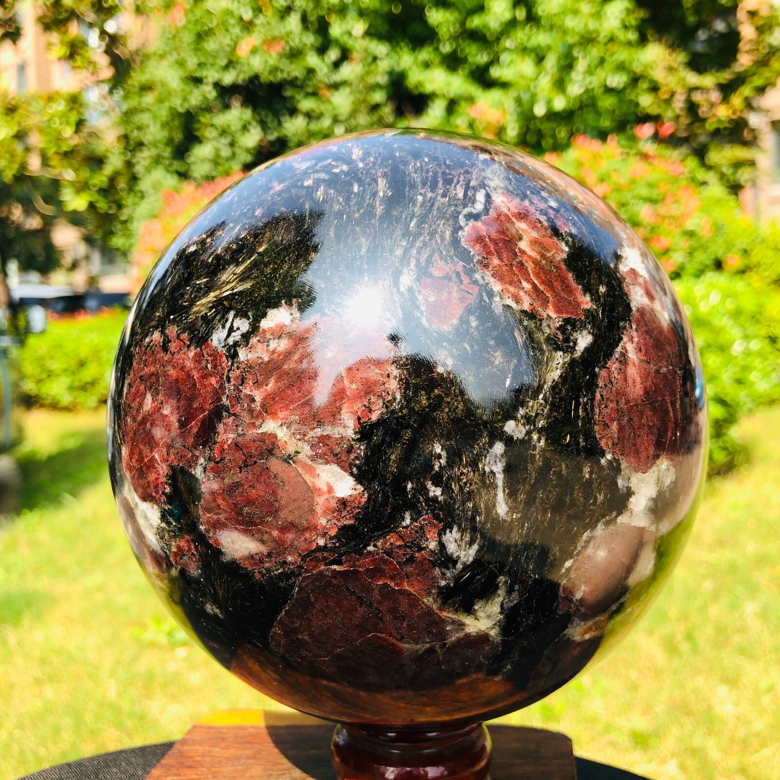 11.68LB Large Natural Garnet Sphere Crystal \ 11.68LB Large Natural Garnet Sphere Crystal \