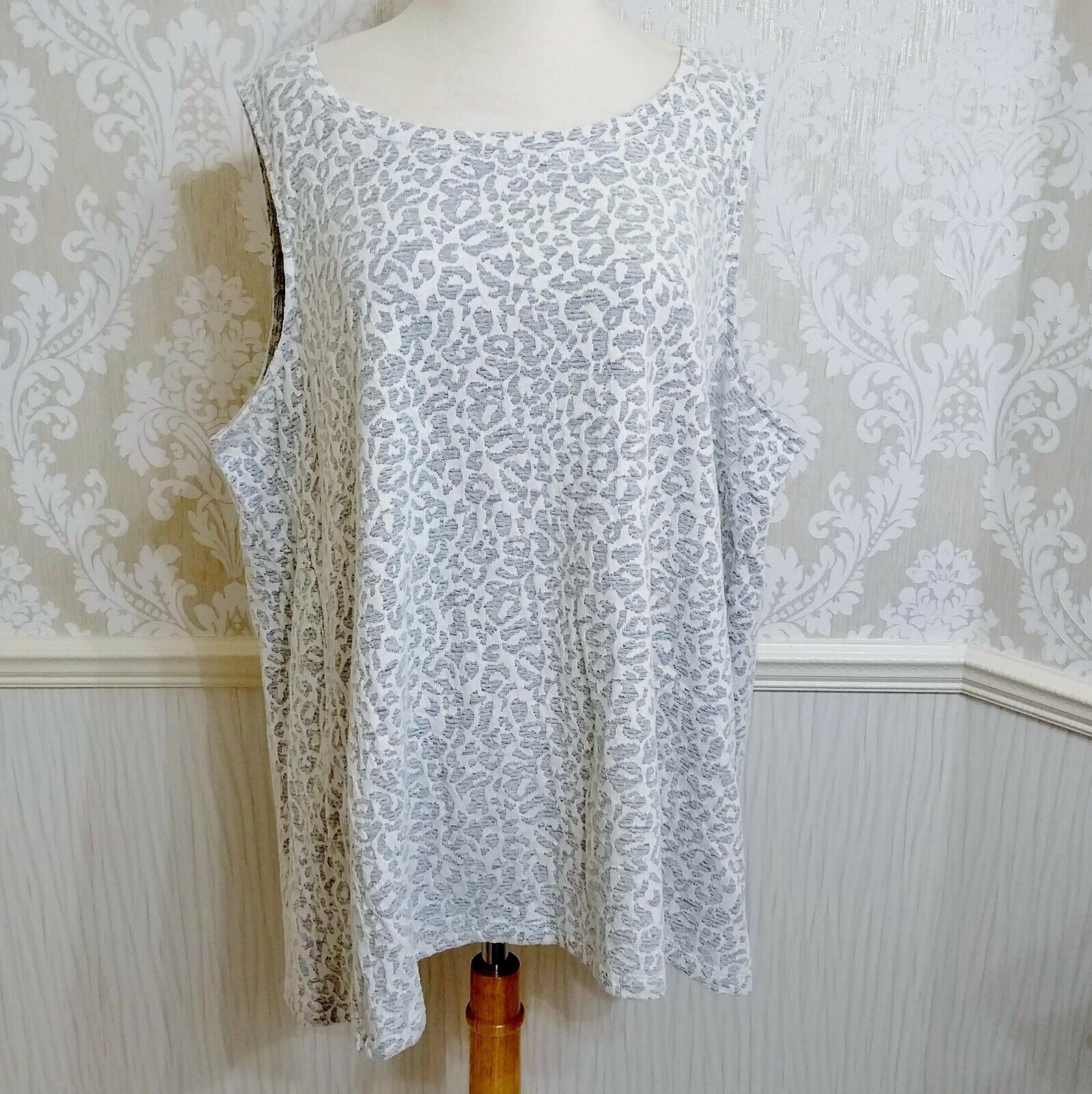 NWT Jane and Delancey Leopard Print Sleeveless Top Plus Size 3X
