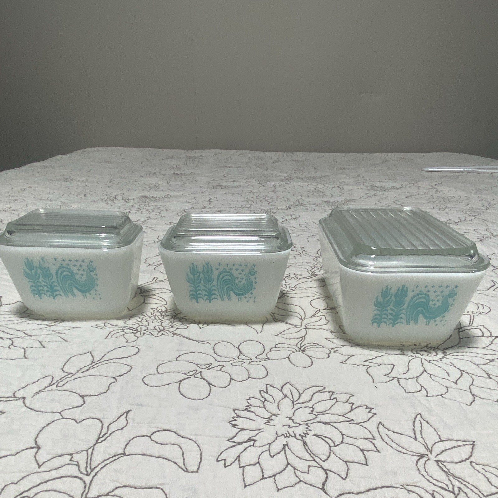 PYREX rare set  Rooster Refrigerator Storage Container Set 3-Pack w Lids