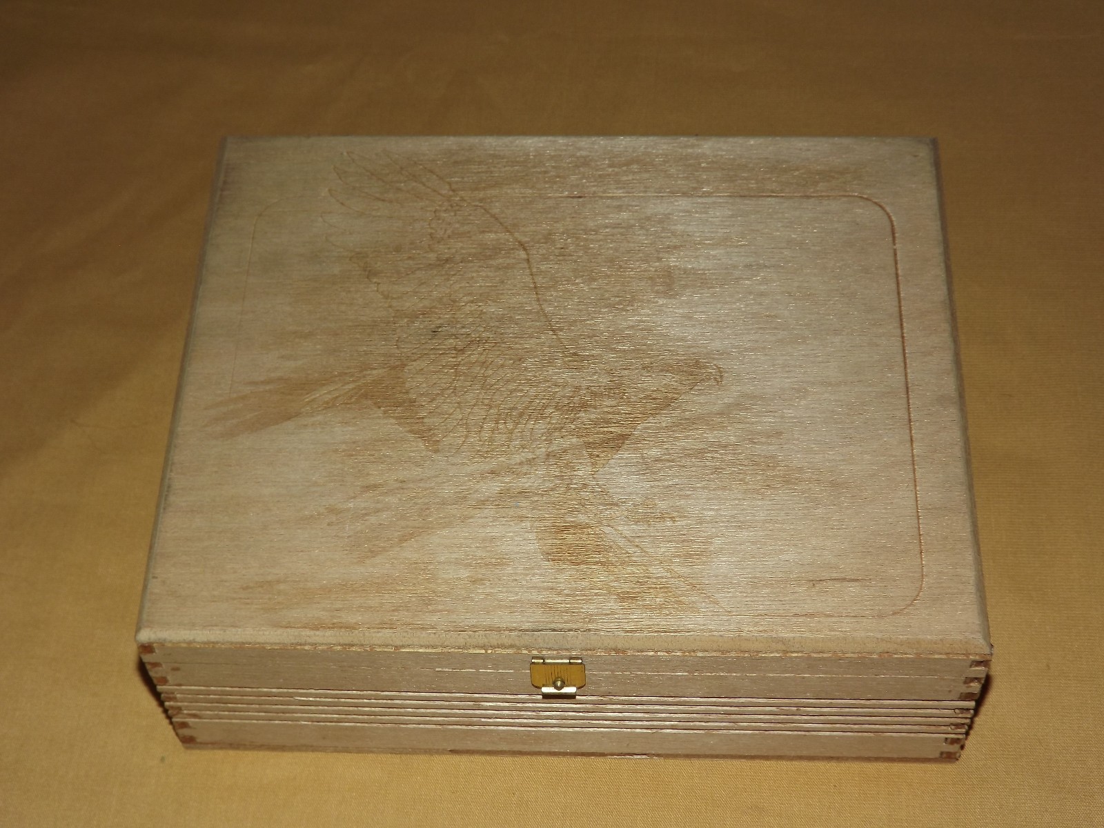 VINTAGE TOBACCO HOUSE OF WINDSOR PALMAS WOOD EAGLE CIGAR BOX