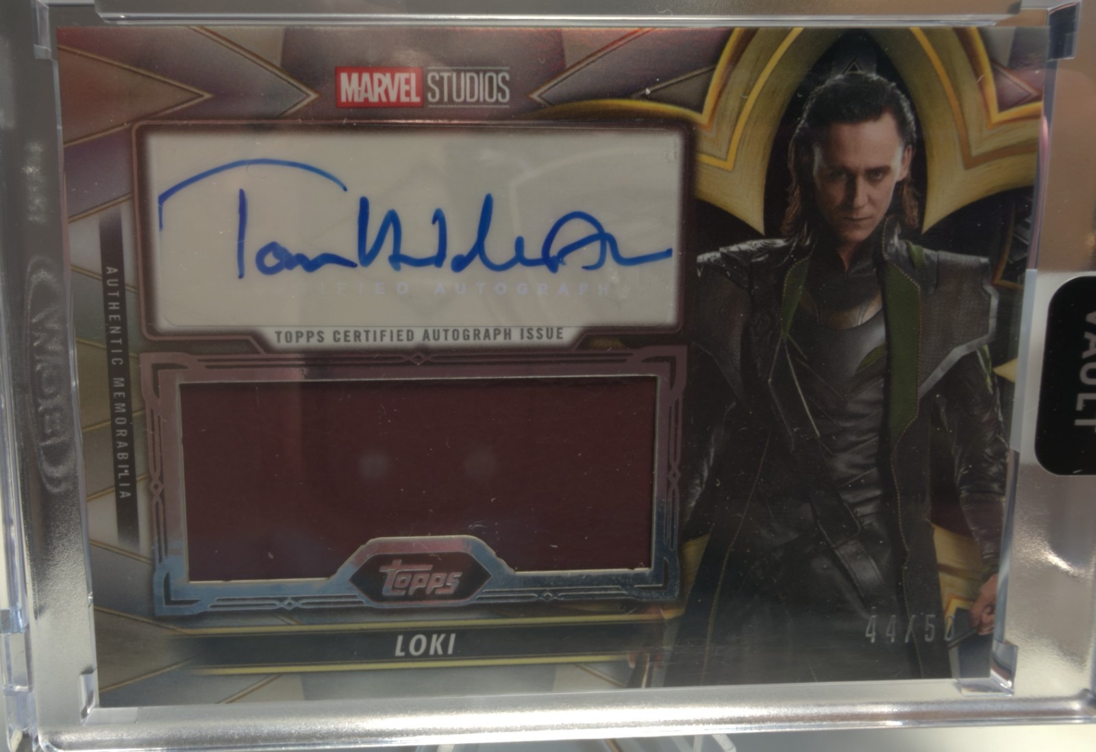 2026 Topps Vault Marvel Tom Hiddleston Loki Auto Relic 44/50 AR-TH Endgame Sofa