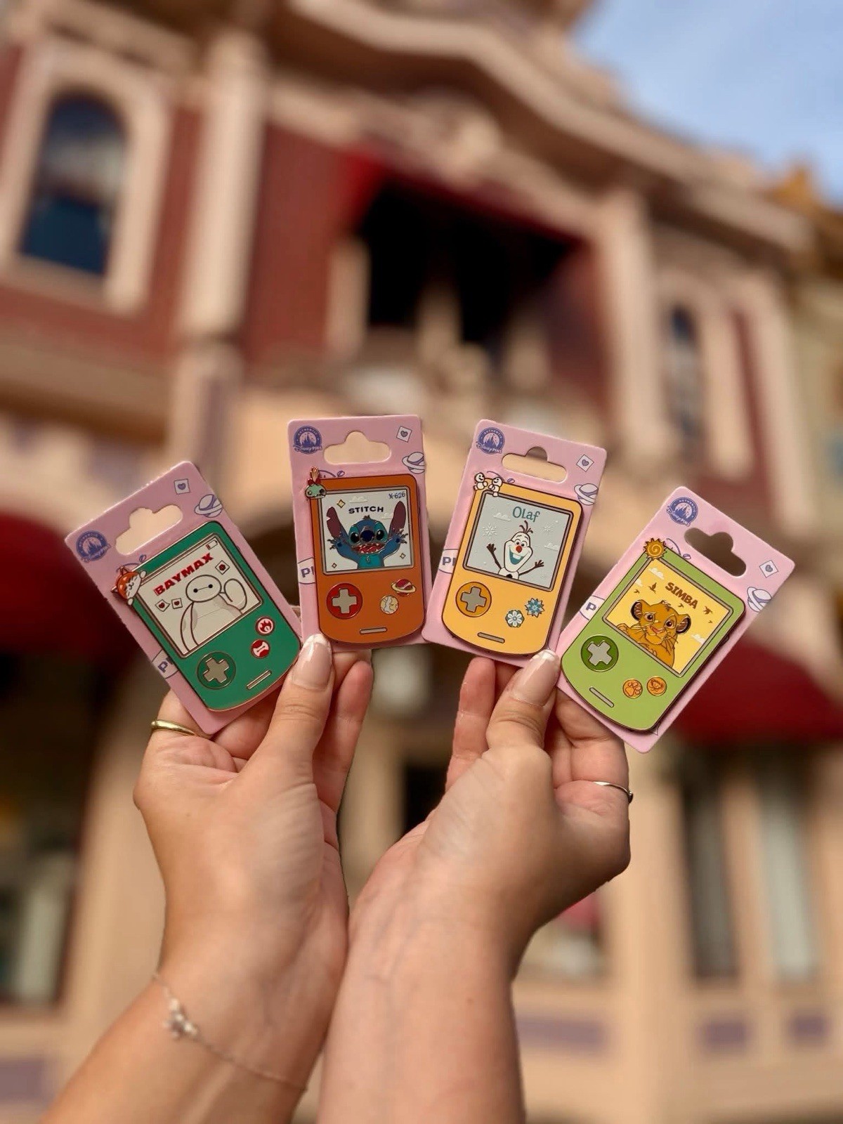 Disney 4 Pins Game Baymax,, Stitch, Olaf, Simba, Disneyland Paris Disney 4 Pins Game Baymax,, Stitch, Olaf, Simba, Disneyland Paris