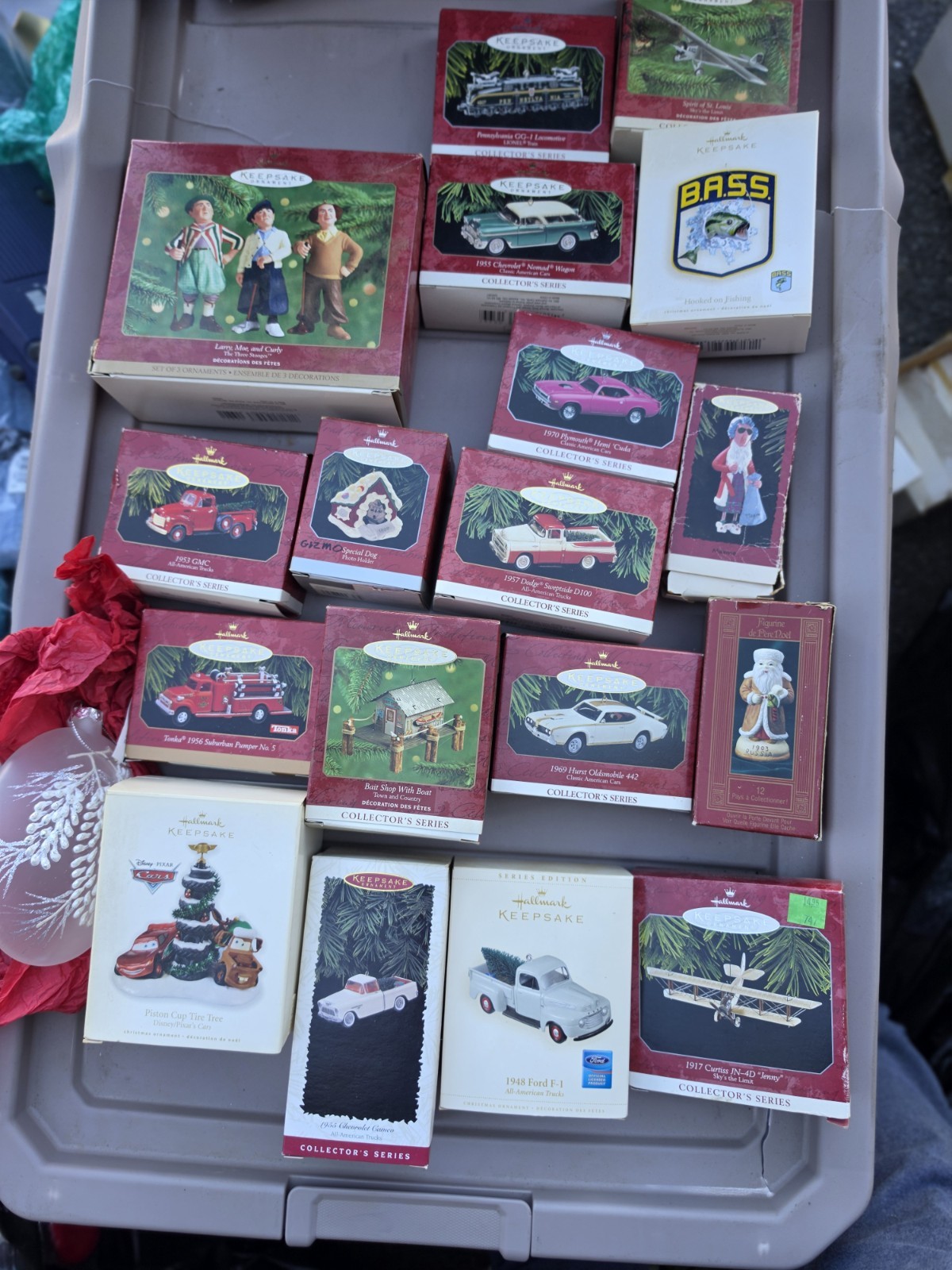 HALLMARK ORNAMENT THREE STOOGES LARRY ,MOE, C Lot Of Figures And Cars