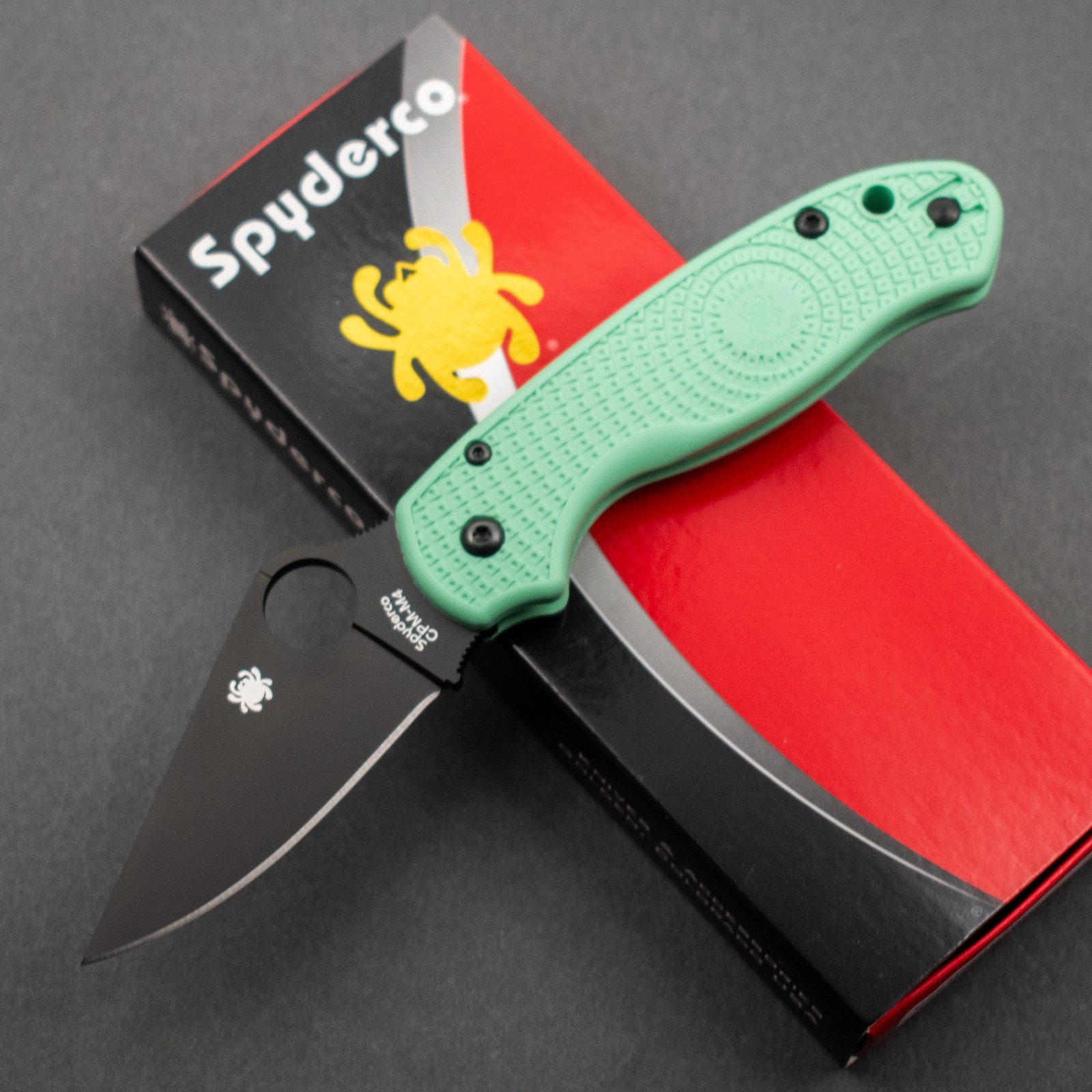 NEW Spyderco Paramilitary 3 LW, Black M4, Mint Green FRN, C223PGRM4BK PM3
