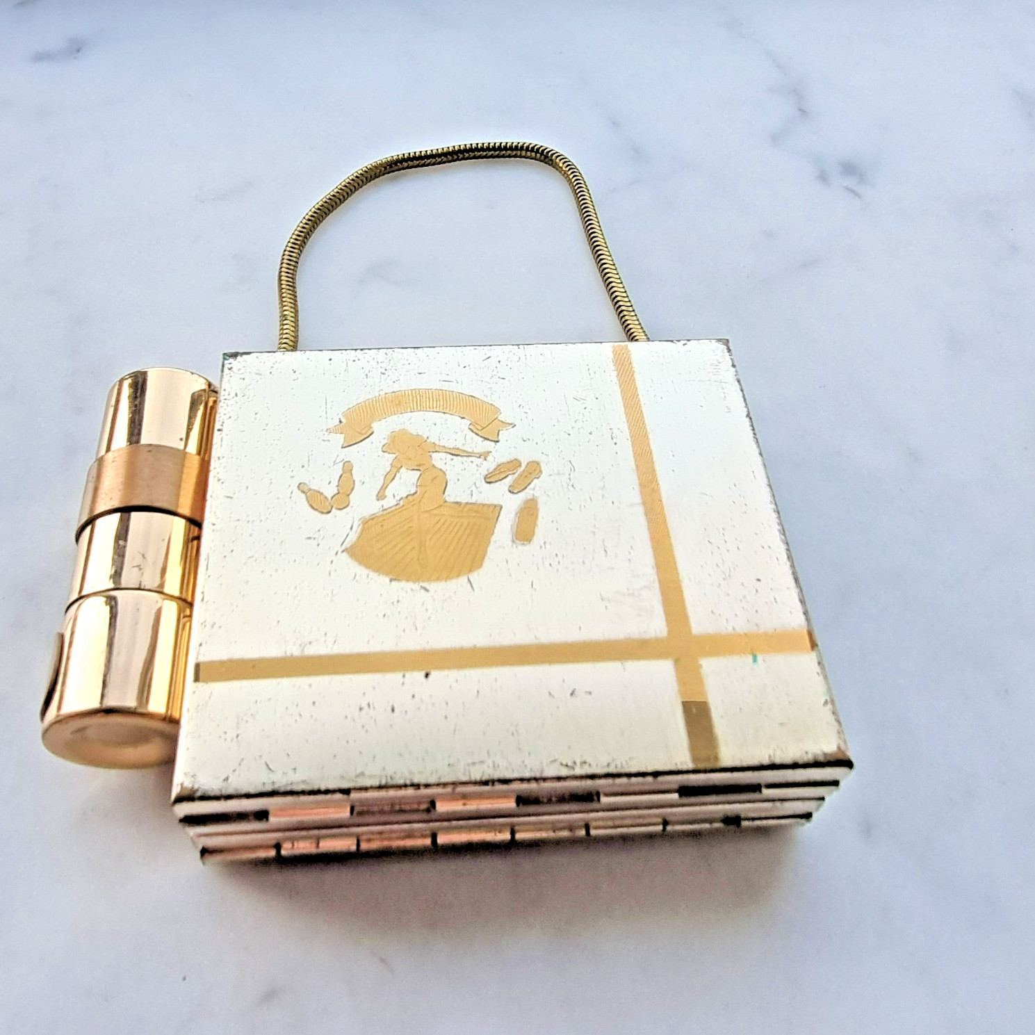 COLLECTIBLE 1940'S SOUVENIR WOMEN'S BOWLER MINI MAKEUP VANITY CASE MINAUDIERE COLLECTIBLE 1940'S SOUVENIR WOMEN'S BOWLER MINI MAKEUP VANITY CASE MINAUDIERE