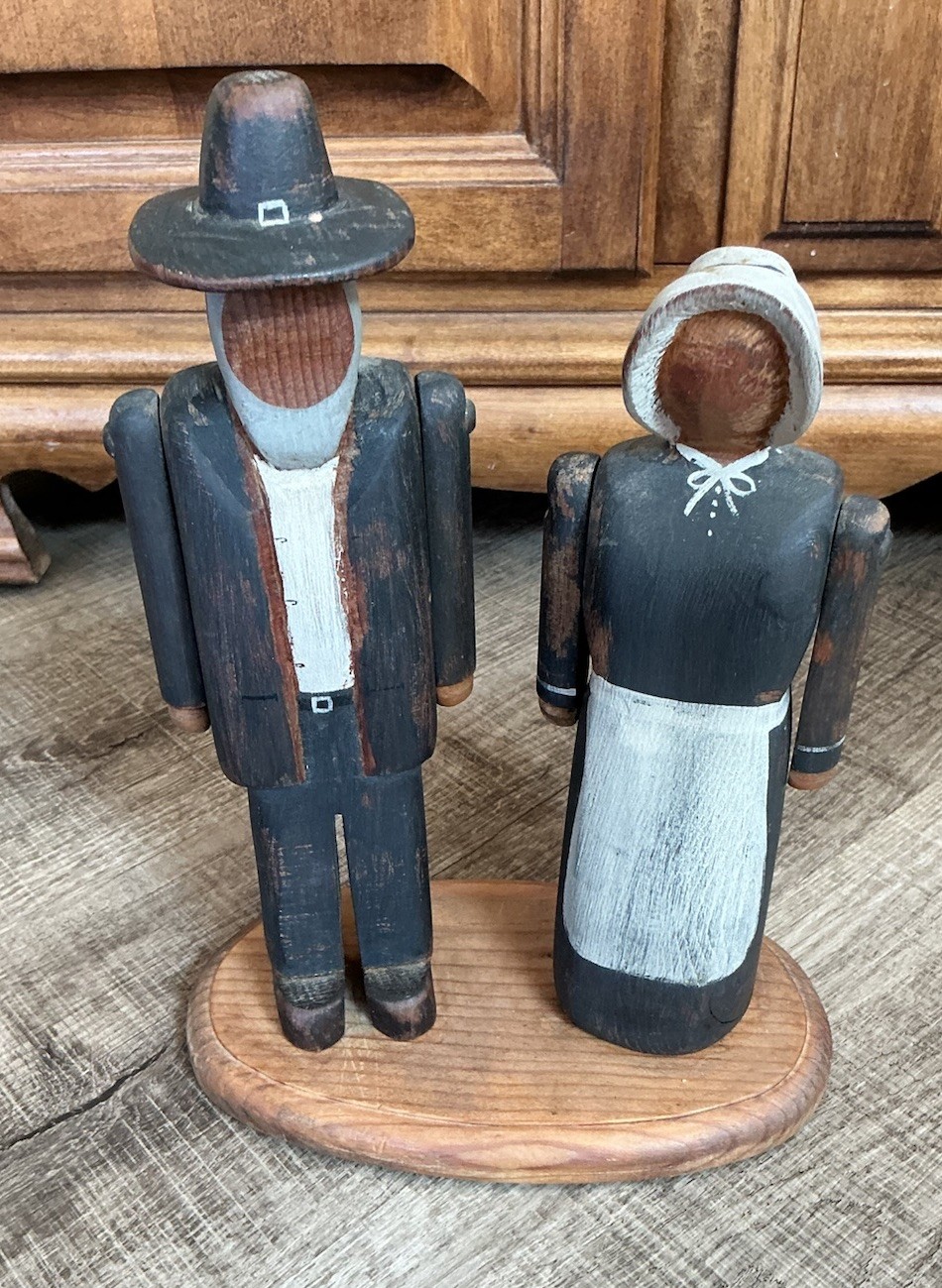 Vtg Beaver Creek Folk Art Wood Carved Amish Pilgrim Couple Mounted Base 10\