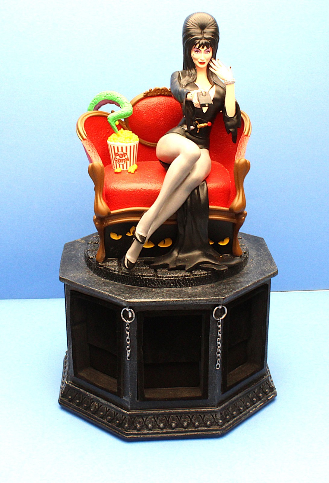 Elvira Mistress Of The Dark Official Zippo Lighter Display Figurine \