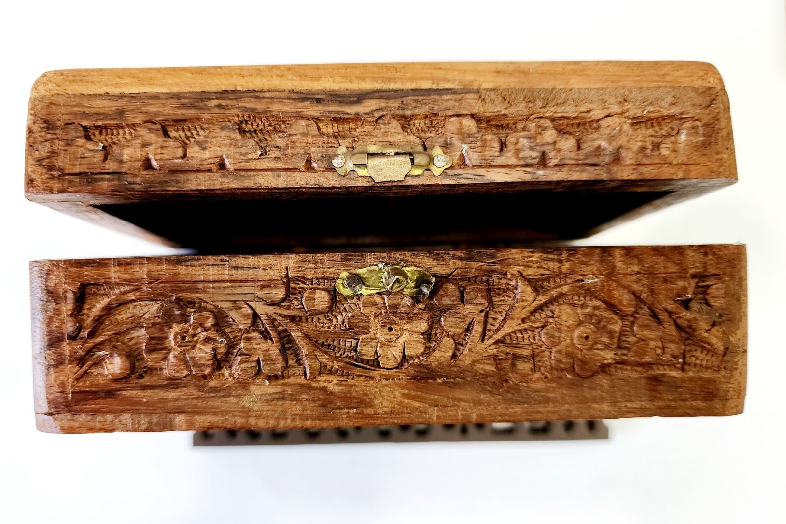 Vintage VERY old Jewelry Box. Handmade. Red wood. Mahogany. Toon. Rare Vintage VERY old Jewelry Box. Handmade. Red wood. Mahogany. Toon. Rare
