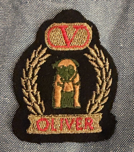 Rare Vintage Oliver Valentino Blk Patch Crest For Blazer Jacket Gold/Red Thread