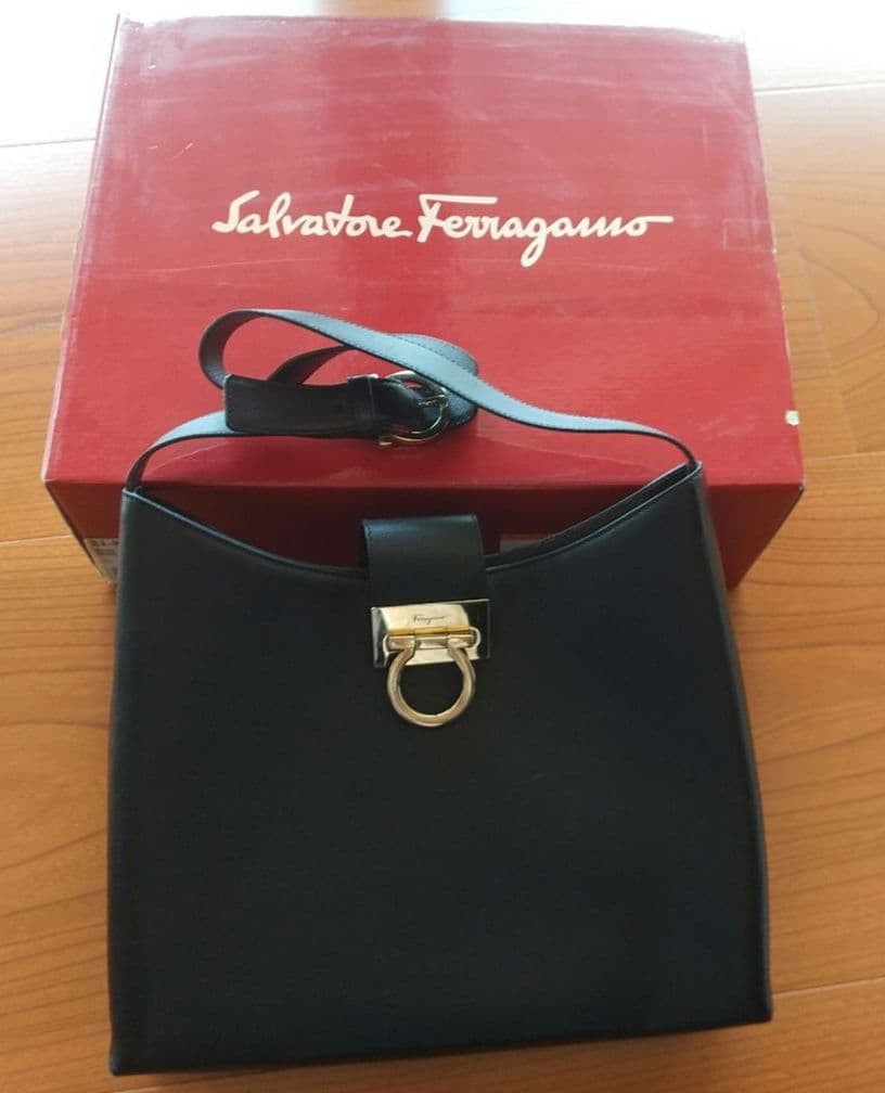 Salvatore Ferragamo Shoulder Bag Black Genuine leather Auth Excellent condition