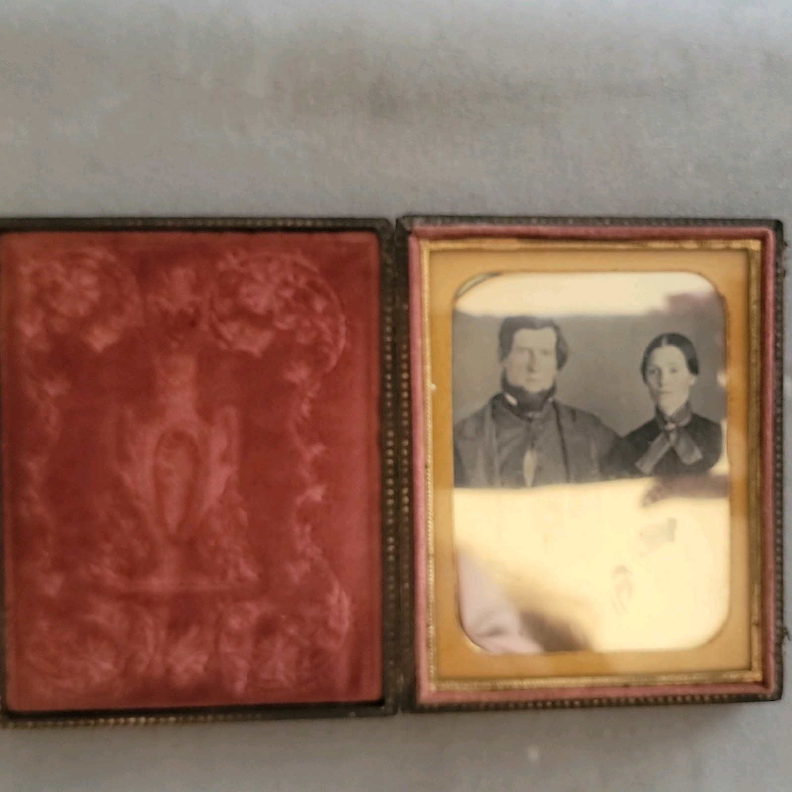 1850s Quarter Plate Daguerreotype Portrait Couple Crisp Faces Split CaseUpdated