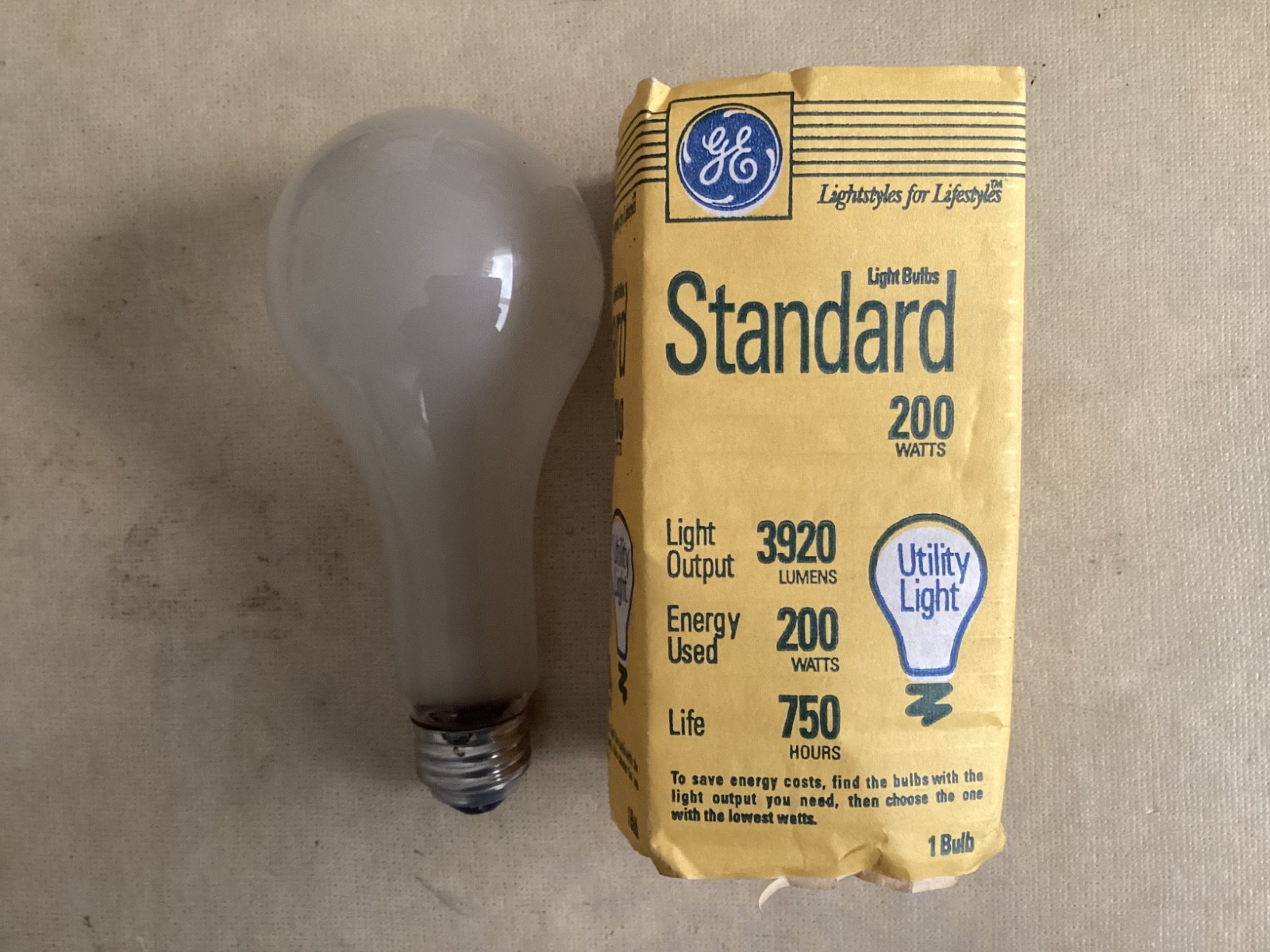 NEW Vintage GE 200 watt light bulb.  3920 Lumens