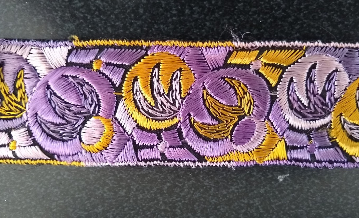 ANTIQUE VINTAGE 1920s/30s SILK EMBROIDERED DRESS TRIM~ 4  2/3 YARDS~UNUSED