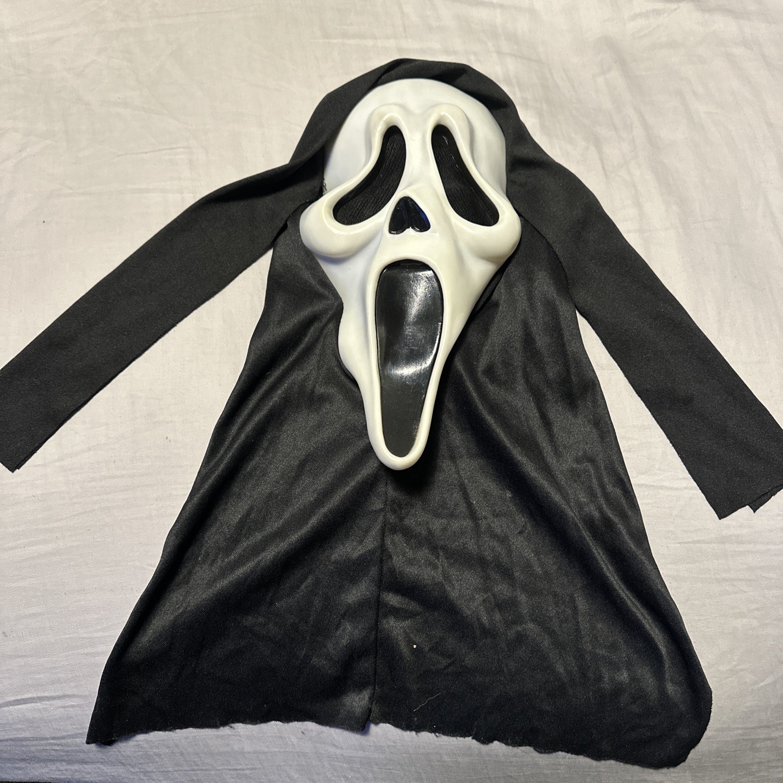 Vintage Scream Ghost Face Mask 2010 Easter Unlimited #9206 Jan-March Ghostface
