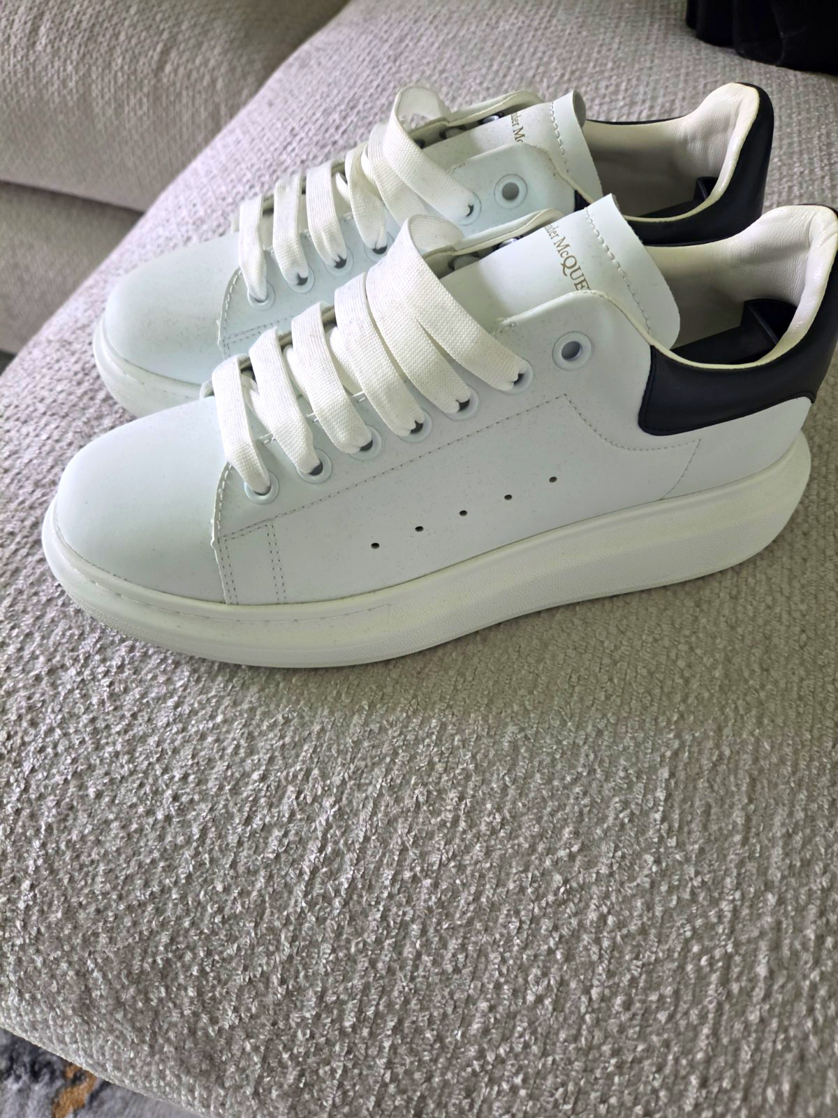 Alexander McQueen Mesh Runner Men’s Leather Sneakers White/Black Lace-Up 11D