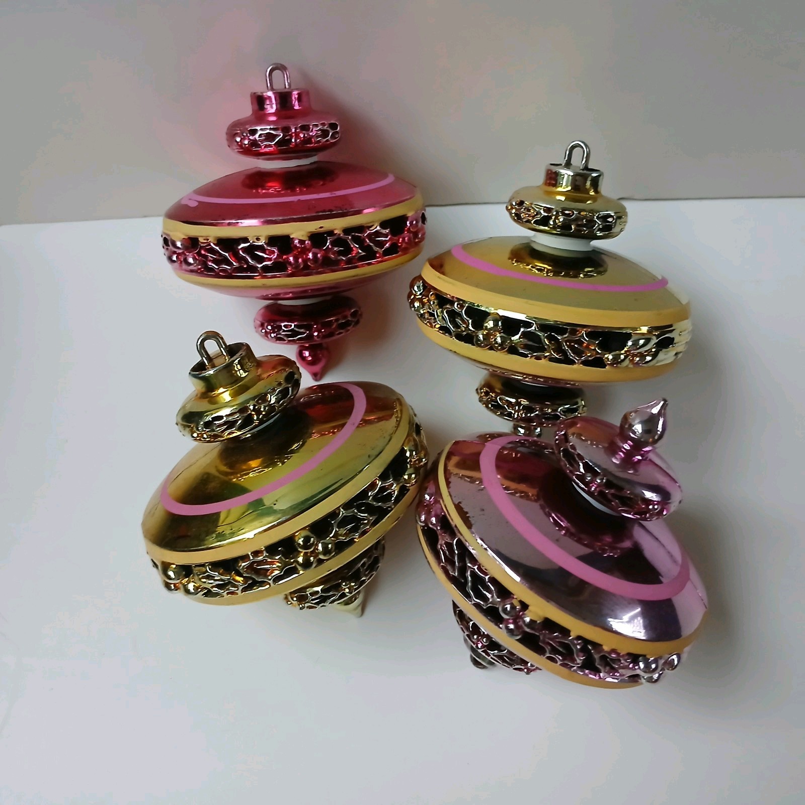 4 Vintage Christmas Plastic Atomic UFO Top Ornaments 60s Bradford Pink Gold Red 