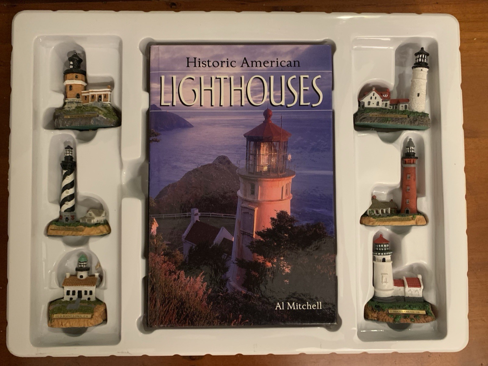 Historic American Lighthouses - A Collector\'s Edition - New/Open Box