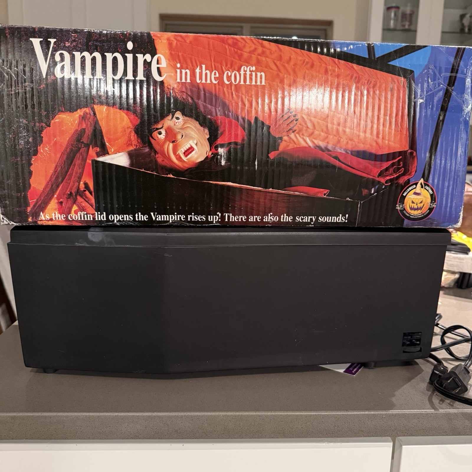 Vtg 90s Vampire in The Coffin Gemmy Halloween Prop Animated Sounds Works VIDEO