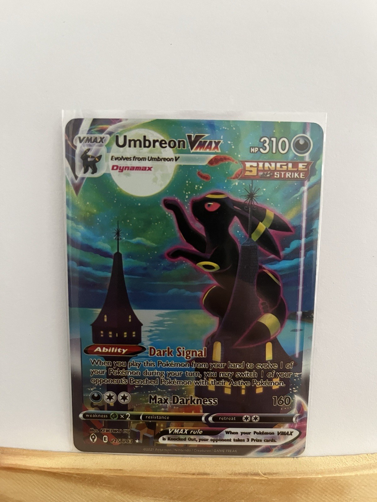 Pokémon TCG Umbreon VMAX Evolving Skies Alt Art Moonbreon NM 215/203 Ultra Rare Pokémon TCG Umbreon VMAX Evolving Skies Alt Art Moonbreon NM 215/203 Ultra Rare