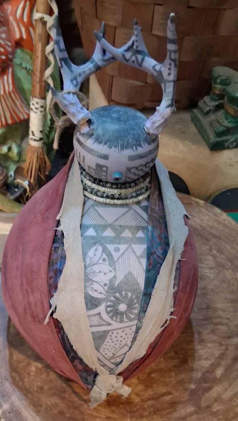 **AWESOME VINTAGE NATIVE AMERICAN PAINTED DEER WOMAN GOURD ART HANDMADE  NICE  *