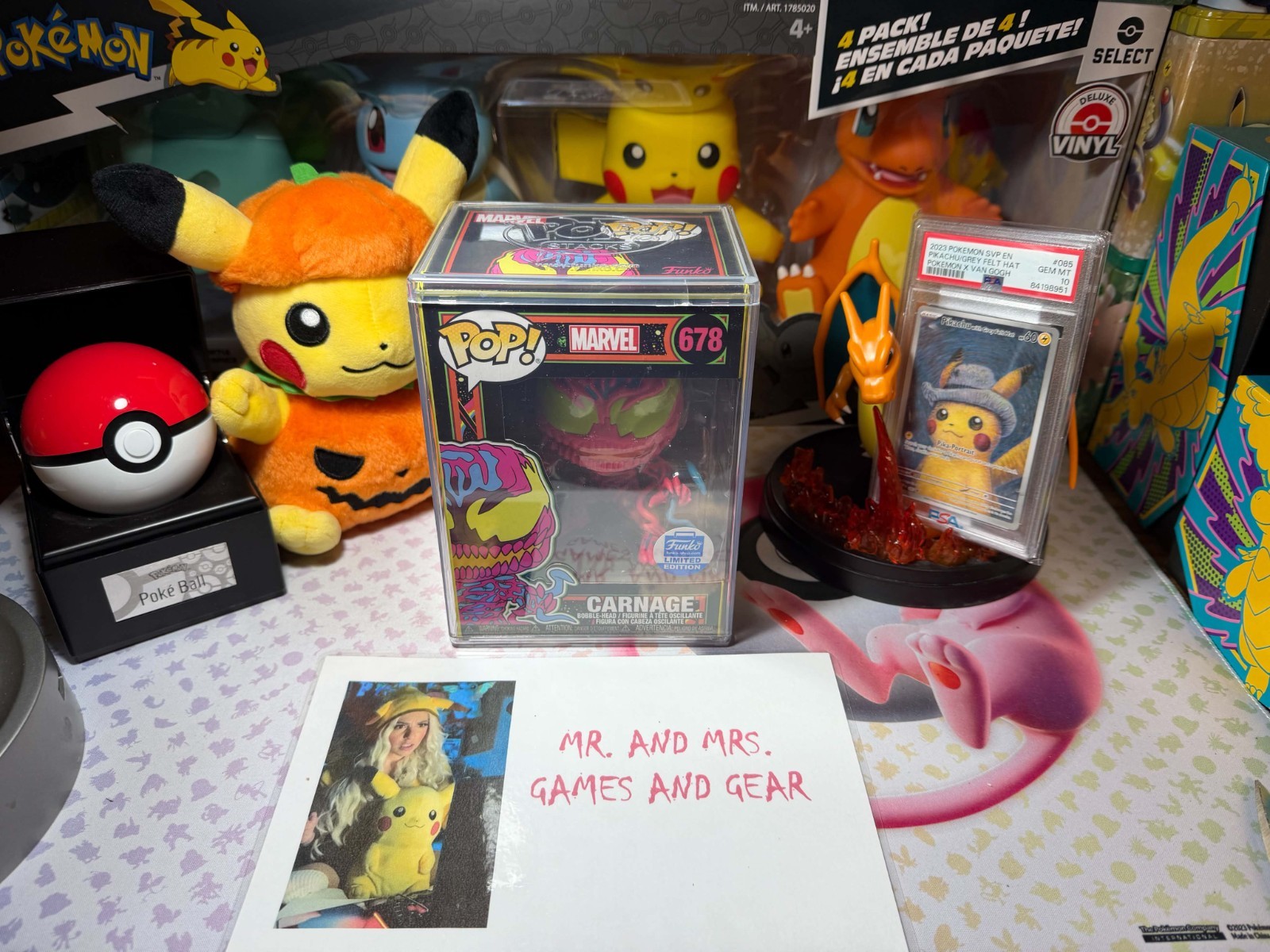 Funko Pop Marvel 678 Carnage Black Light Glow Vinyl Figure in Protector