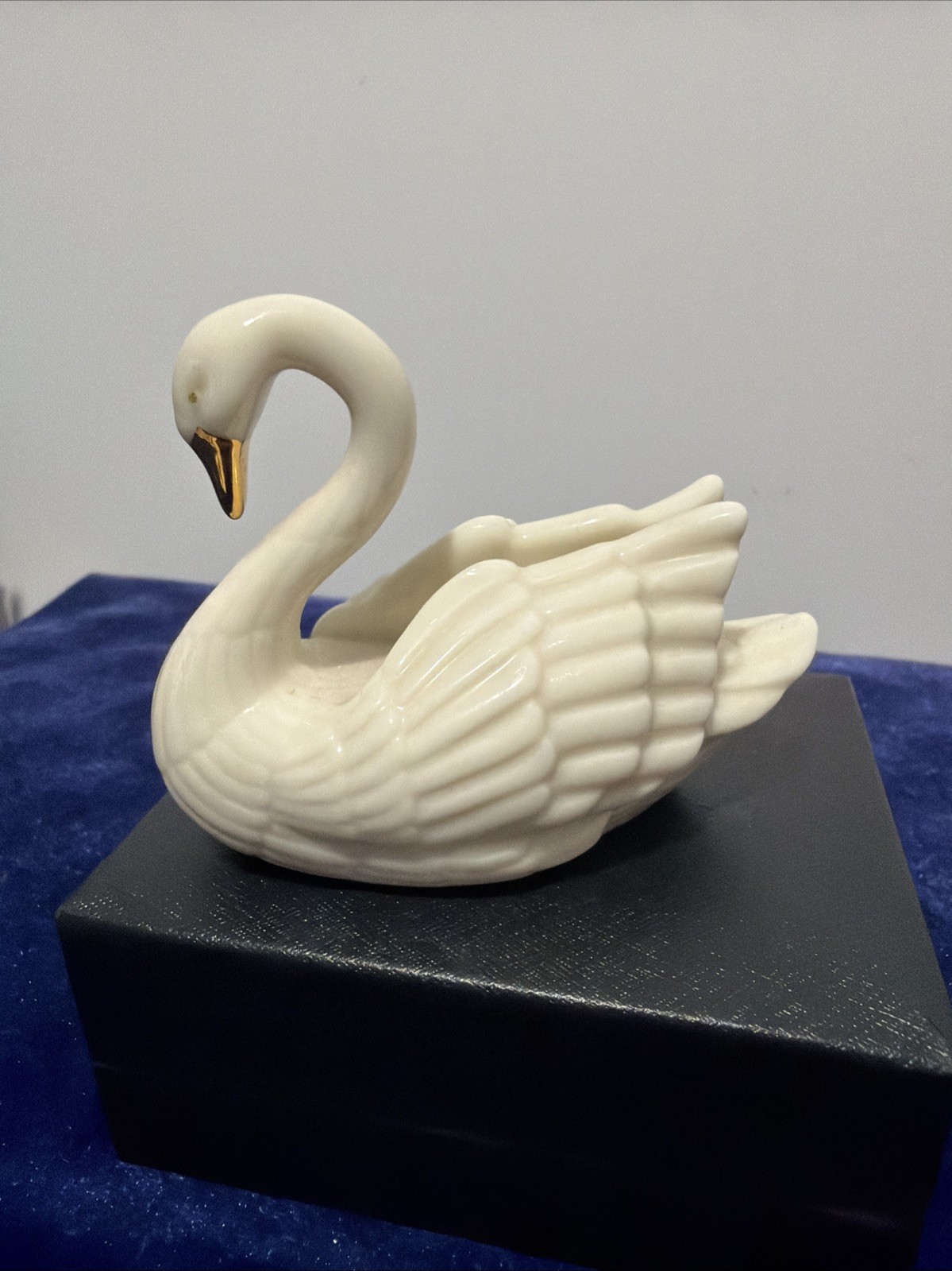 Lenox 3 Inch Swan Porcelain Ivory Place Card Holder / Cake Topper