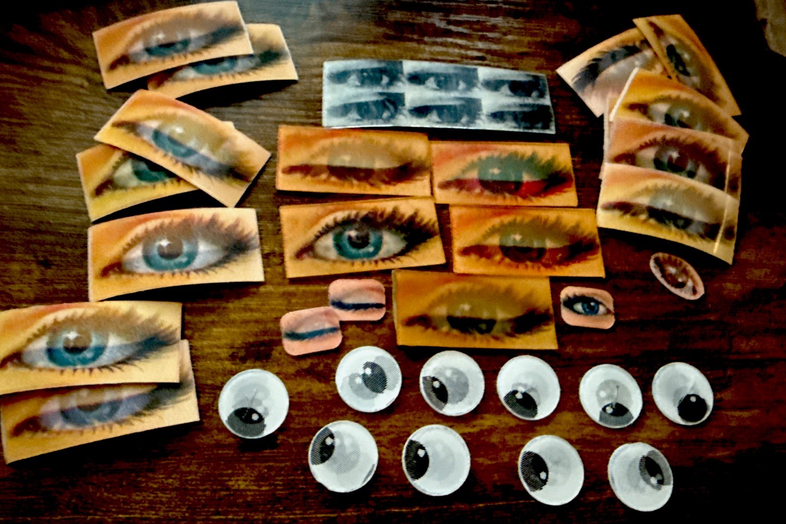 40Vtg Vari Vue RARE Mixed eye lot, black and white, blue winking eyes NOS