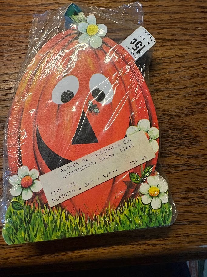 NEW VINTAGE PUMPKIN AND BEE ITEM 525 GEORGE S. CARRINGTON CO #48