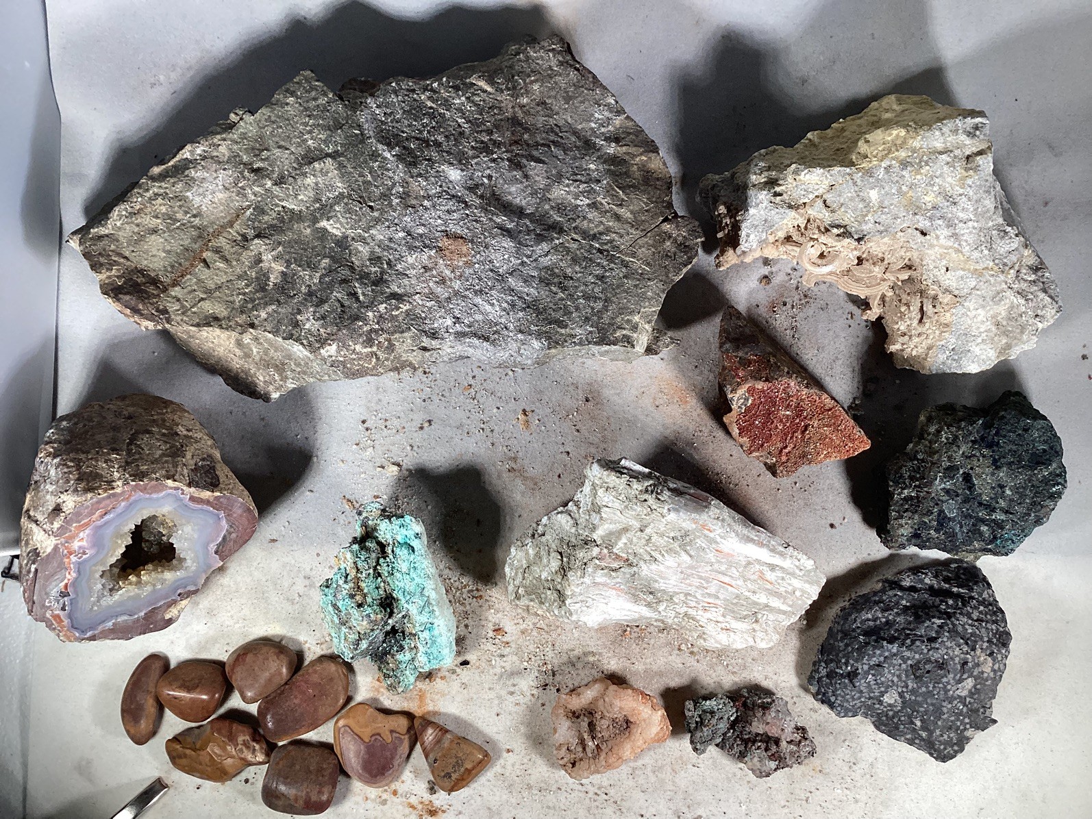 10.8 lb Lot Of Minerals Crystals Rocks From 50s Estate Polished Dugway Geode ++