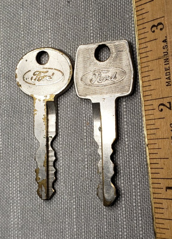Lot Of 2 Vintage Antique Car Keys Ford Mustang Thunderbird Trucks H52 Lot Of 2 Vintage Antique Car Keys Ford Mustang Thunderbird Trucks H52