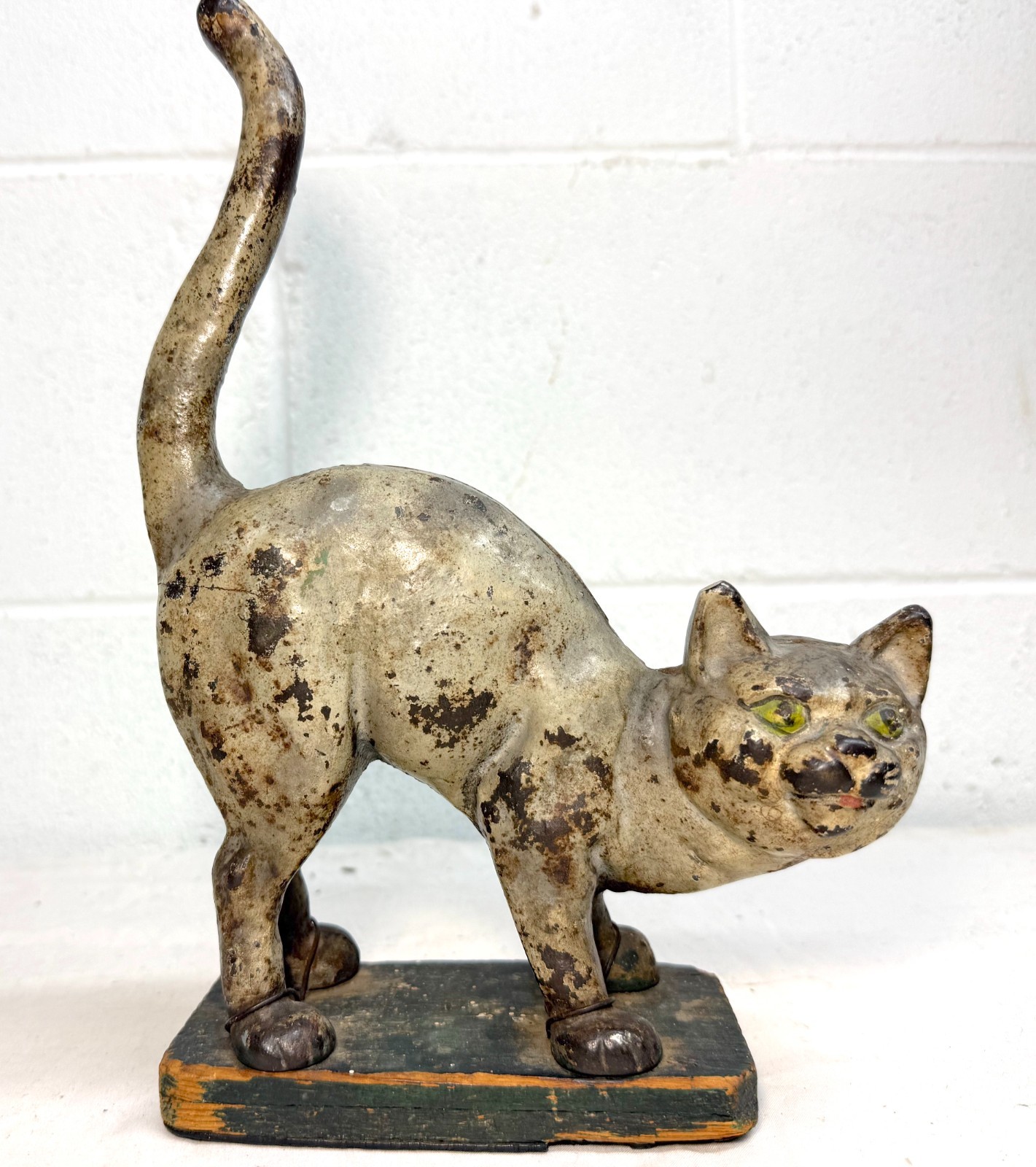 Rare antique 1920\'s Hubley Manufacturing Company heavy cast iron cat doorstop