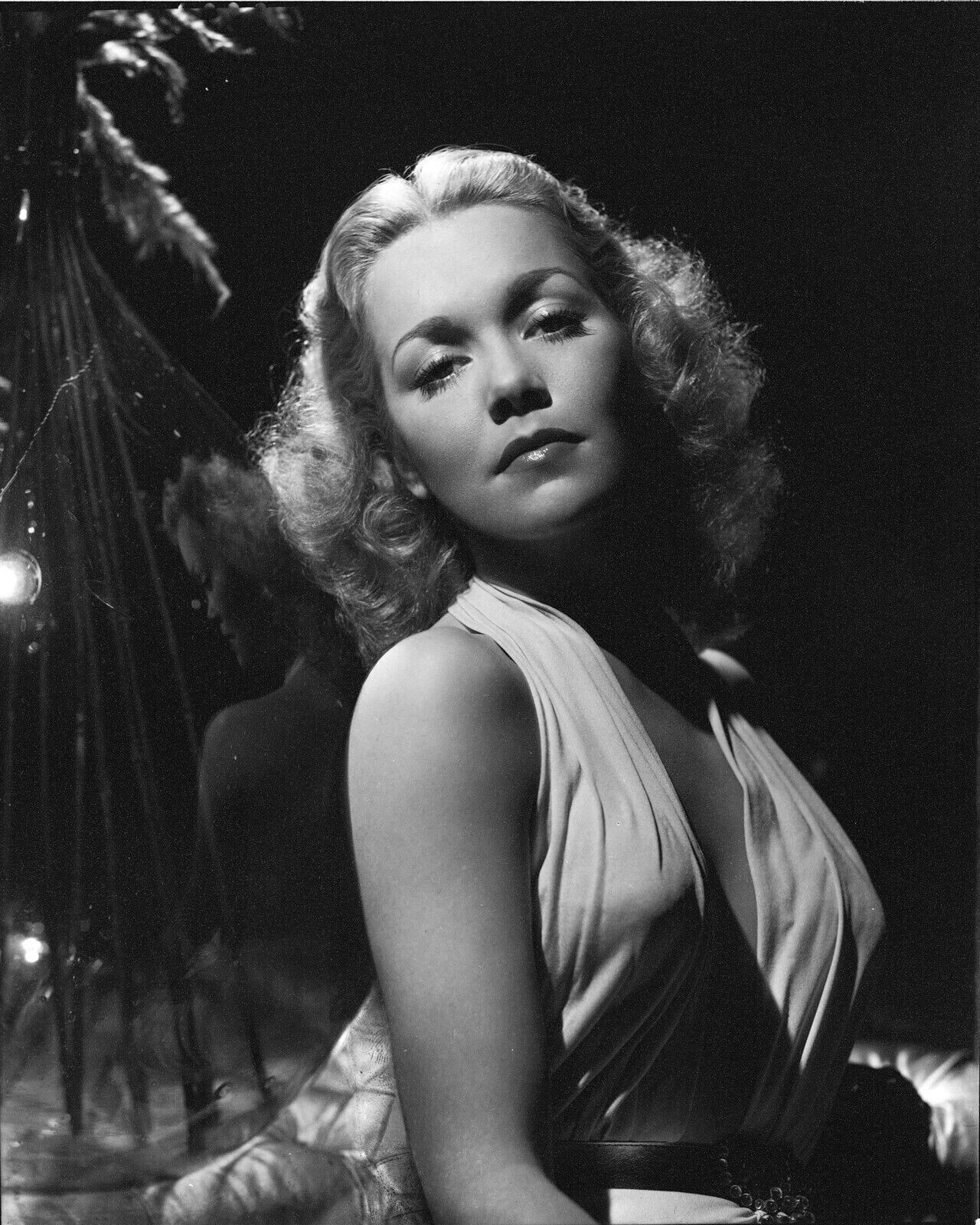 Jane Wyman wears dress with plunging neckline 1930's era portrait 4x6 photo