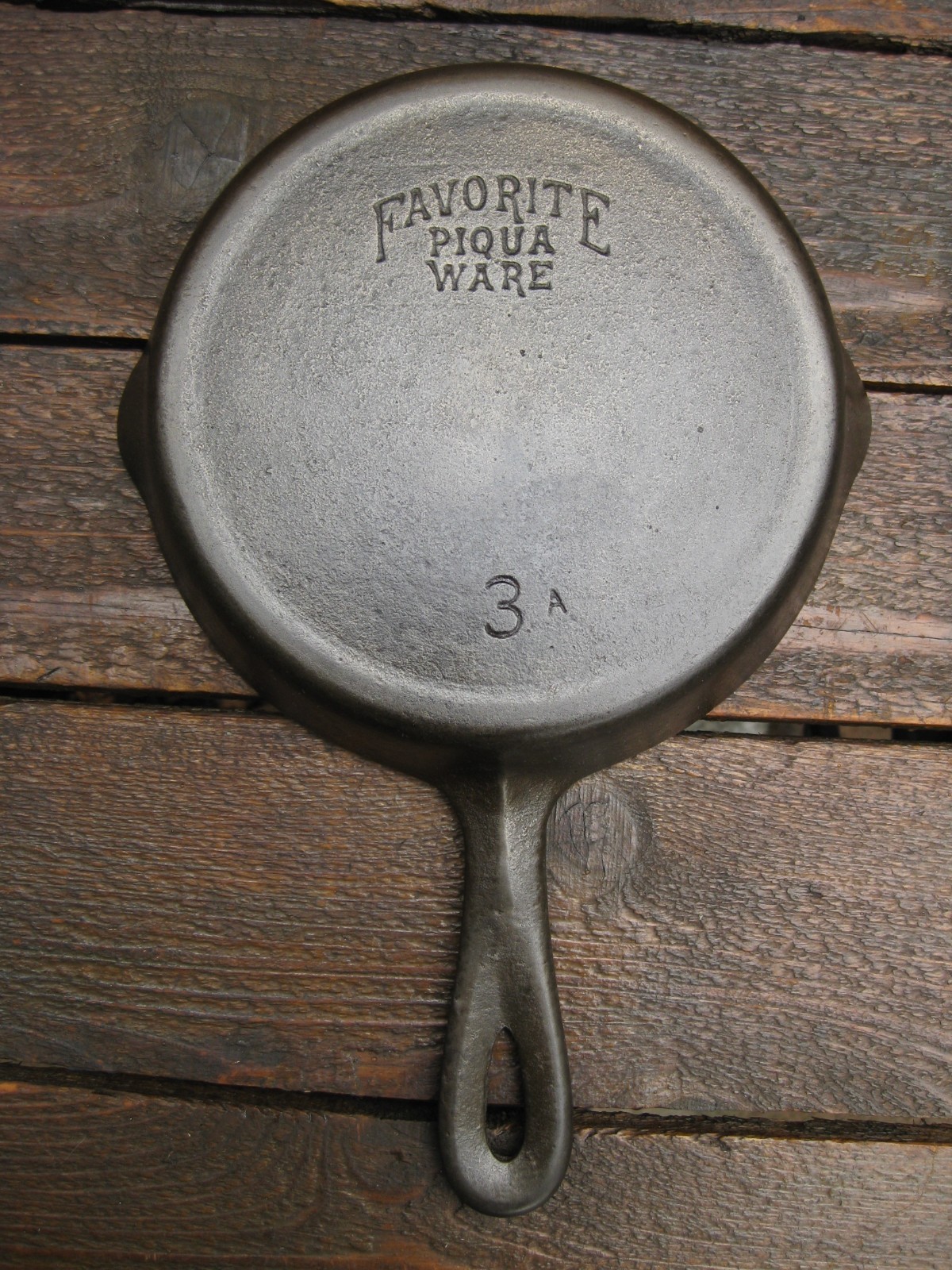 Nice Vintage Fully Restored # 3-A Favorite Piqua Ware Cast Iron Skillet