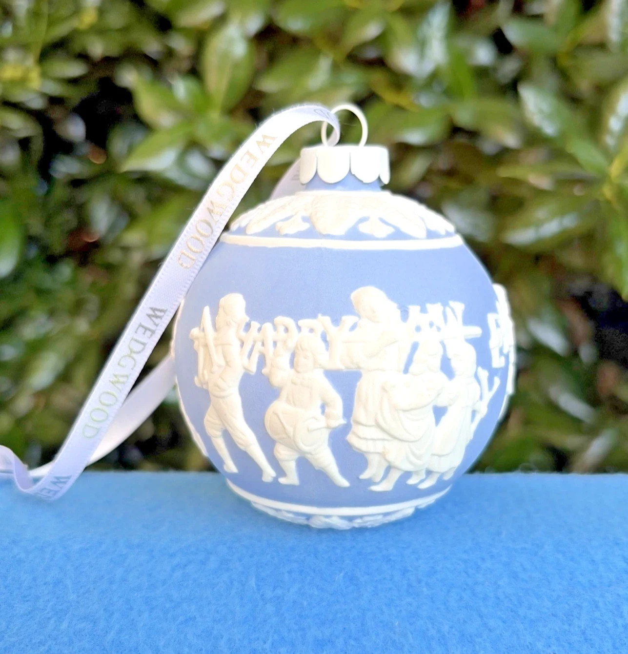 Wedgwood Jasperware Ball ornament Merry Christmas Blue White New *Rare**