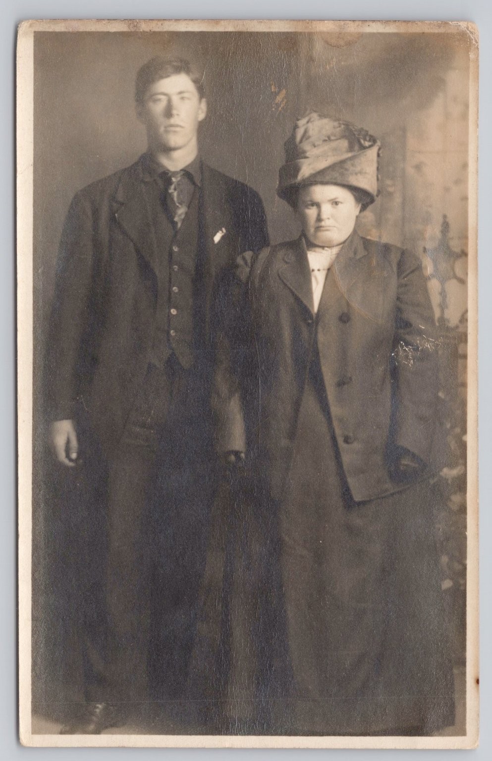 1912 RPPC Couple Portrait Hollywood King Co WA Postmarked Oregon 1912 RPPC Couple Portrait Hollywood King Co WA Postmarked Oregon