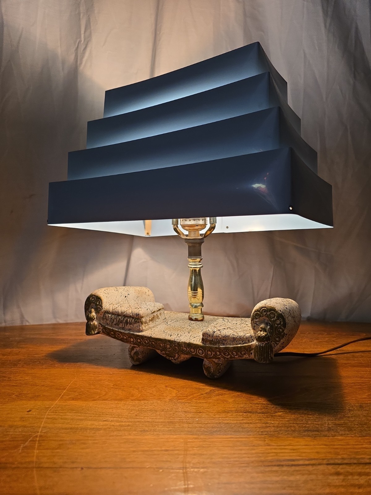 1950\'s Asian Chalkware Settee Blue Metal Shade TV Lamp WORKS