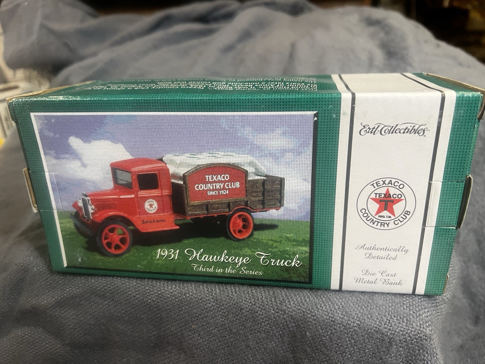 ERTL Texaco Country Club 1931 Hawkeye Truck Bank #20235P 3rd in Series