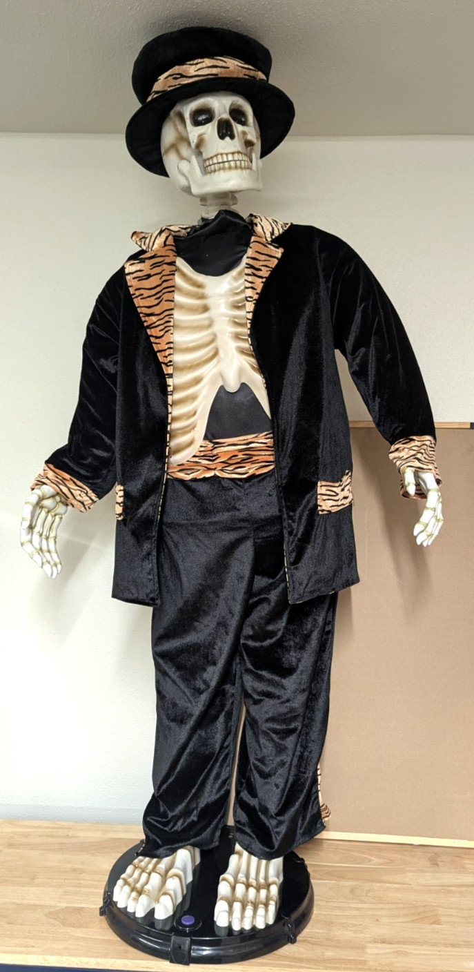 Retired 2005 Gemmy Singing Dancing Skeleton Life Size 5’ Halloween Tiger Stripe