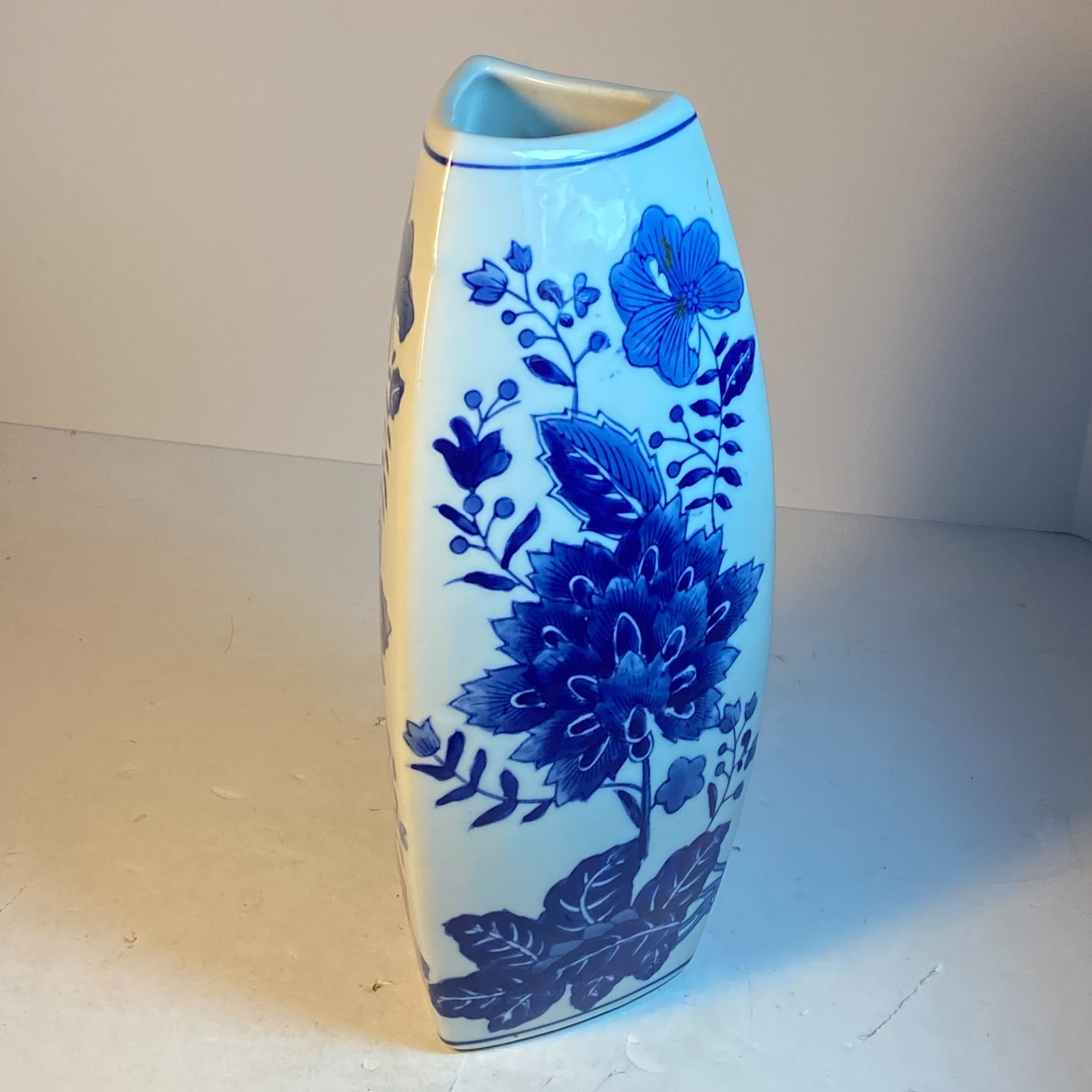 Vintage Blue White Floral Porcelain Vase Hand-Painted Style Chinese Ceramic 11\ Vintage Blue White Floral Porcelain Vase Hand-Painted Style Chinese Ceramic 11\